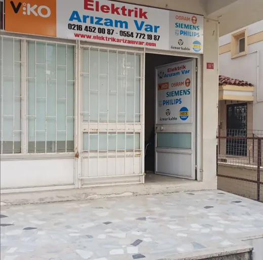 Elektrik Arızam Var dükkân cephesi; tabelada Viko, Osram, Siemens, Philips, Öznur Kablo ve Hes Kablo logoları görünüyor